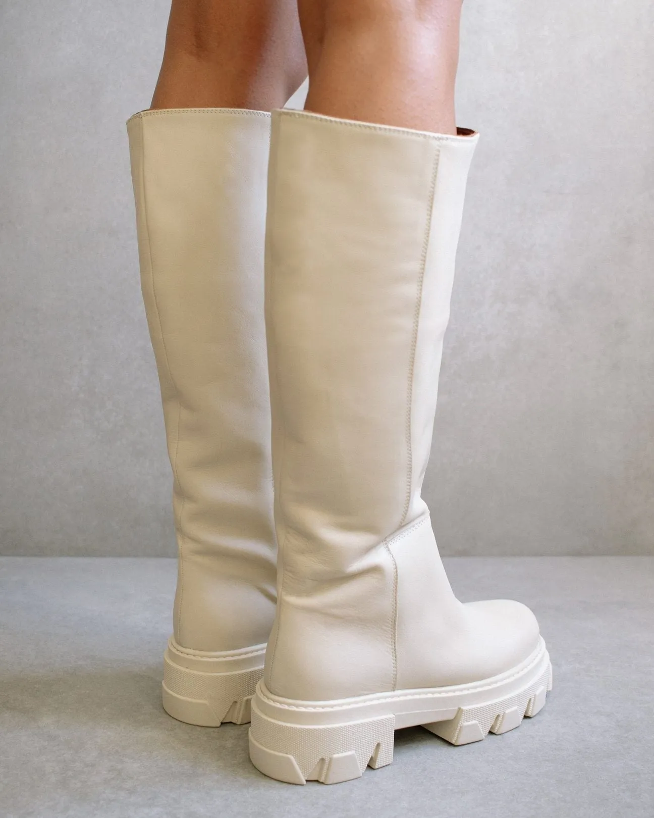 DEAL ALOHAS Katiuska Off White Boots