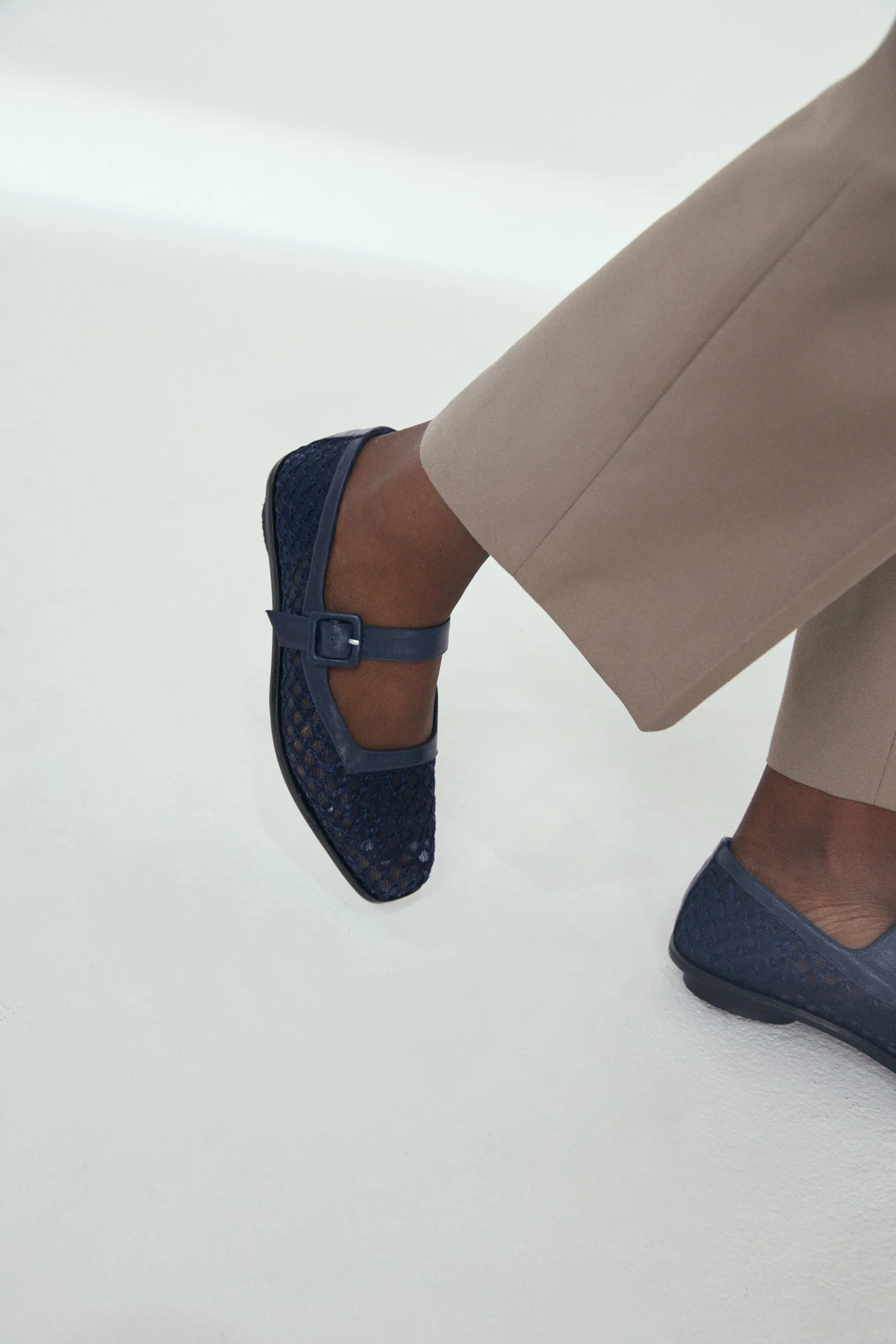 Eugenia Flat in Indigo Mesh Size 37