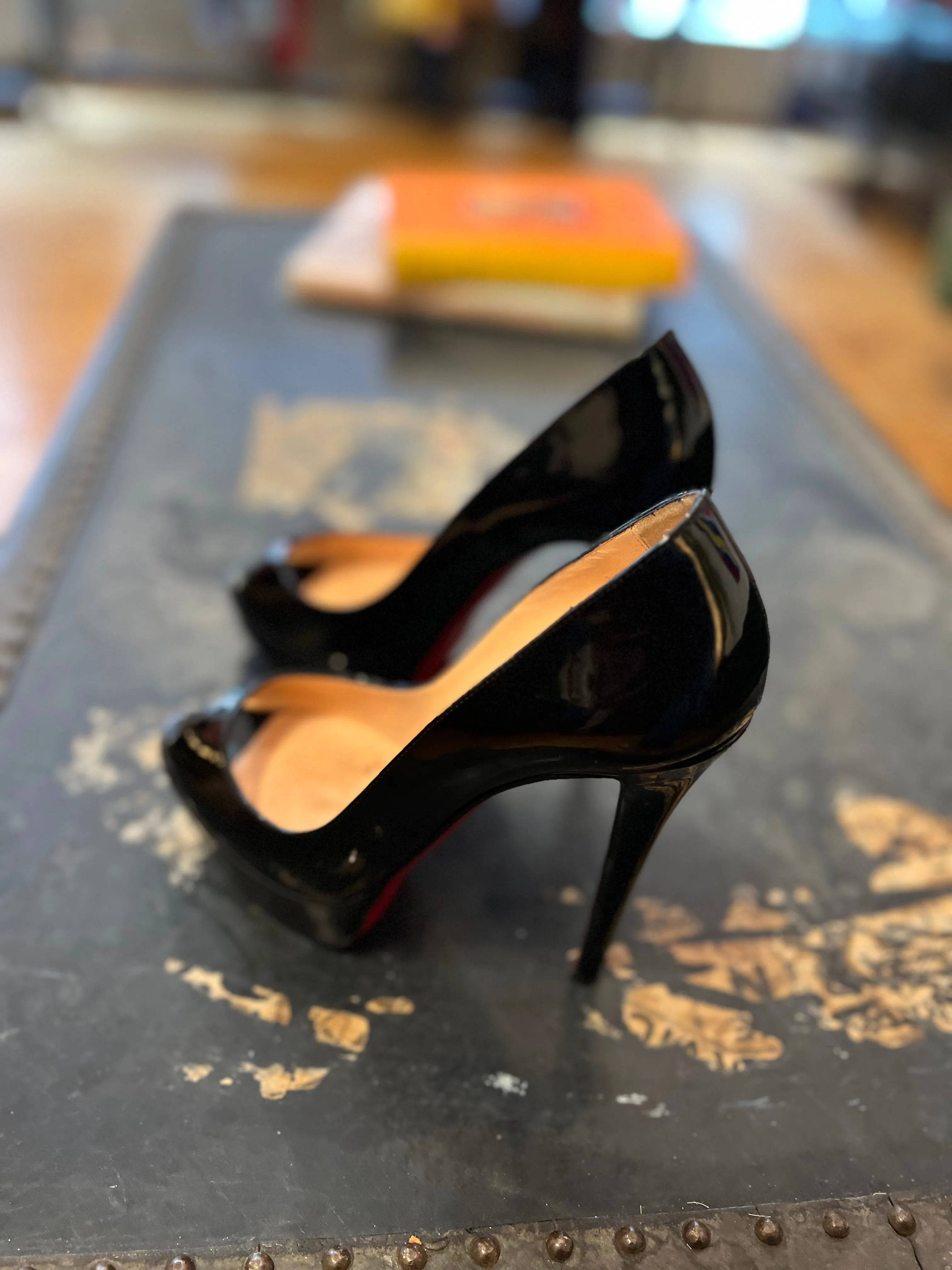 Louboutins Banana 140 Black Patent Court Shoes - UK 37.5