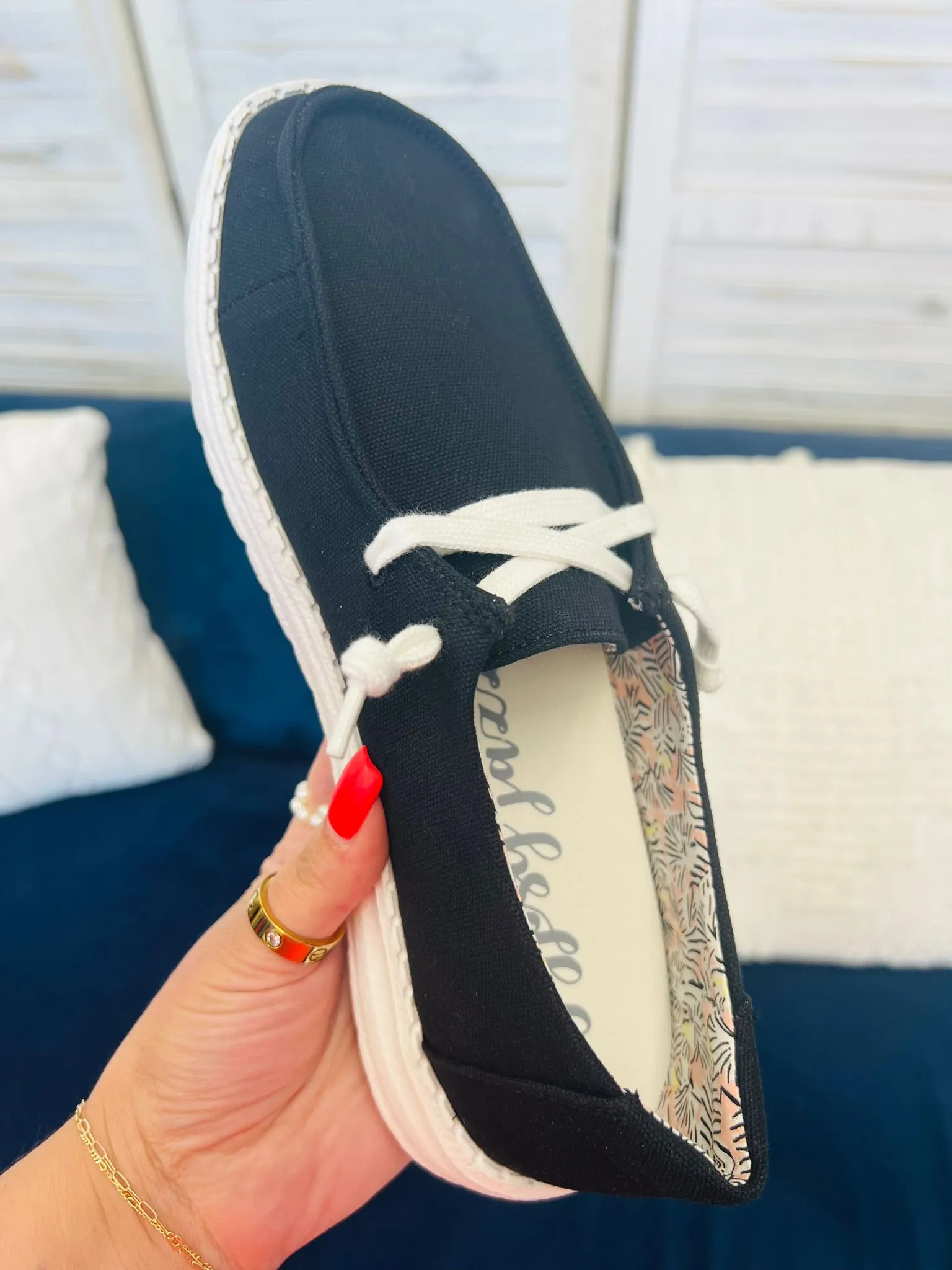 #S052 Doorbuster Holly Canvas Shoes