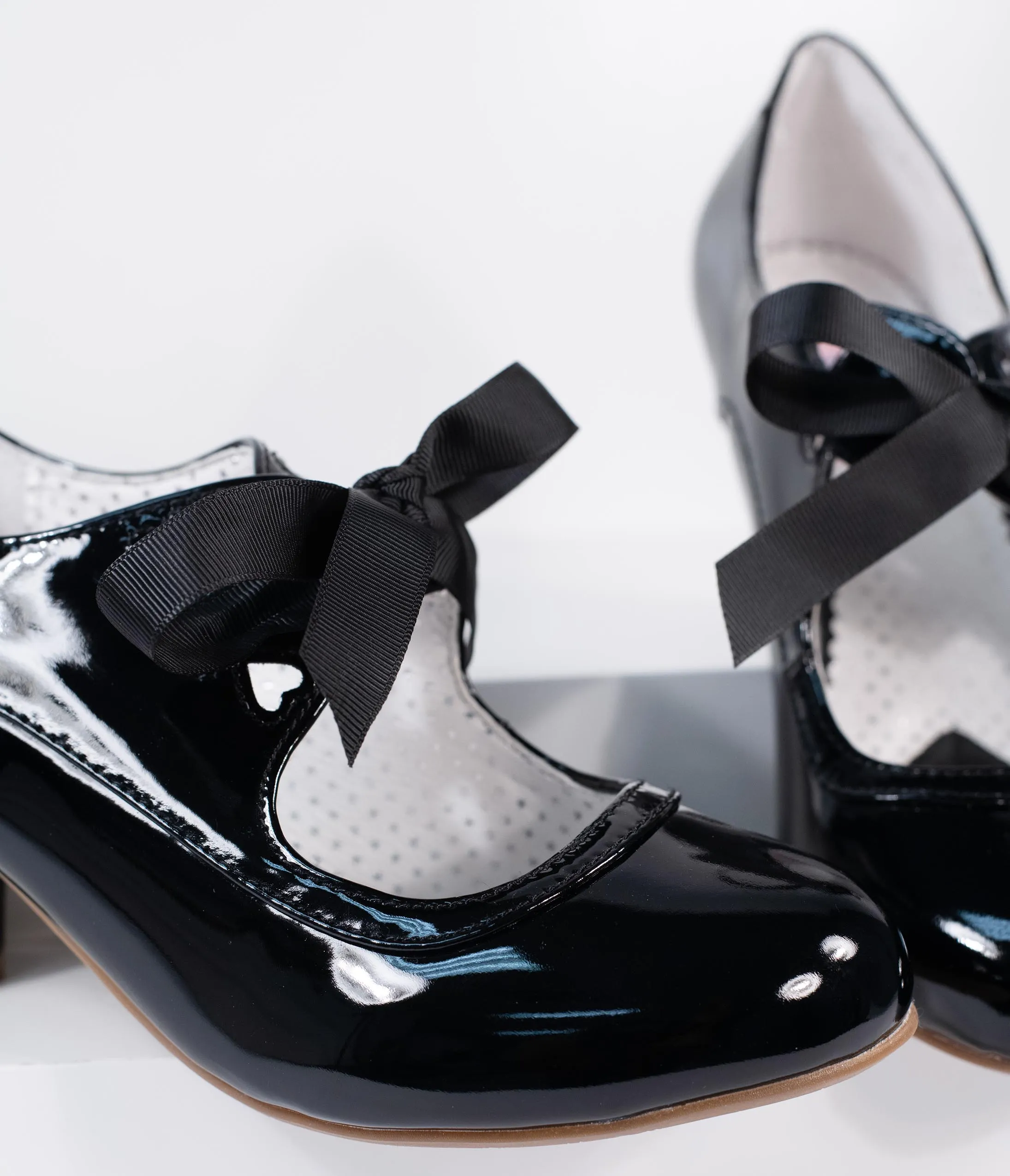 Vintage Style Black Patent Leatherette Wiggle Bow Heels